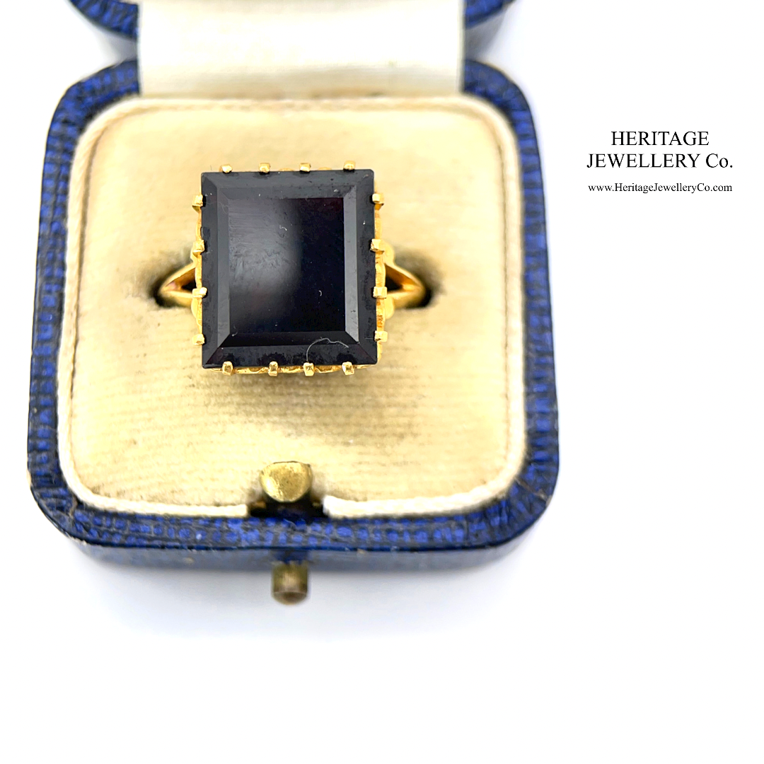 Fine Antique Garnet Ring (20ct gold)